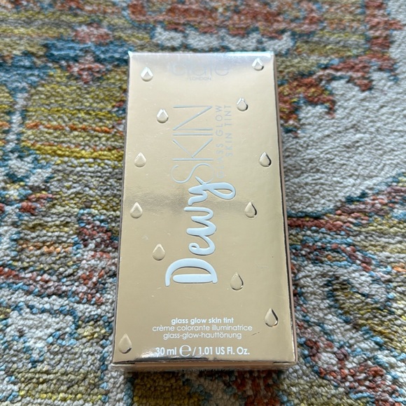 Ciate London Dewy Skin Glass Glow Skin Tint in 070 - Picture 1 of 4